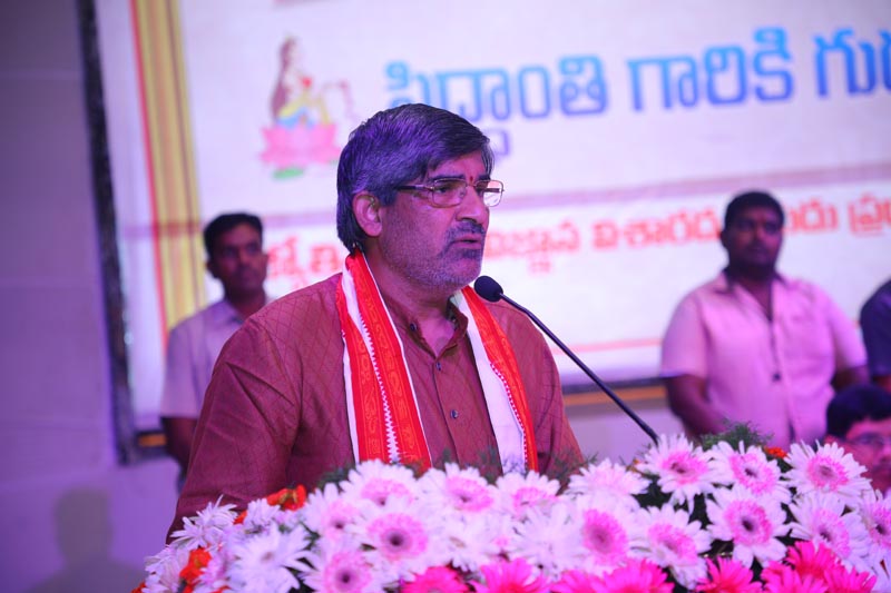 Sri Mulugu Ramalingeshwara Varaprasad Siddhanti was honoured with Jyotishyasastra Vignana Visharadha at Tummalapalli Kalakshetram, Vijayawada (172)